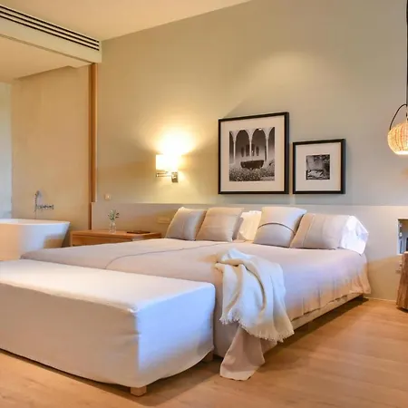 Wine & Golf מלון